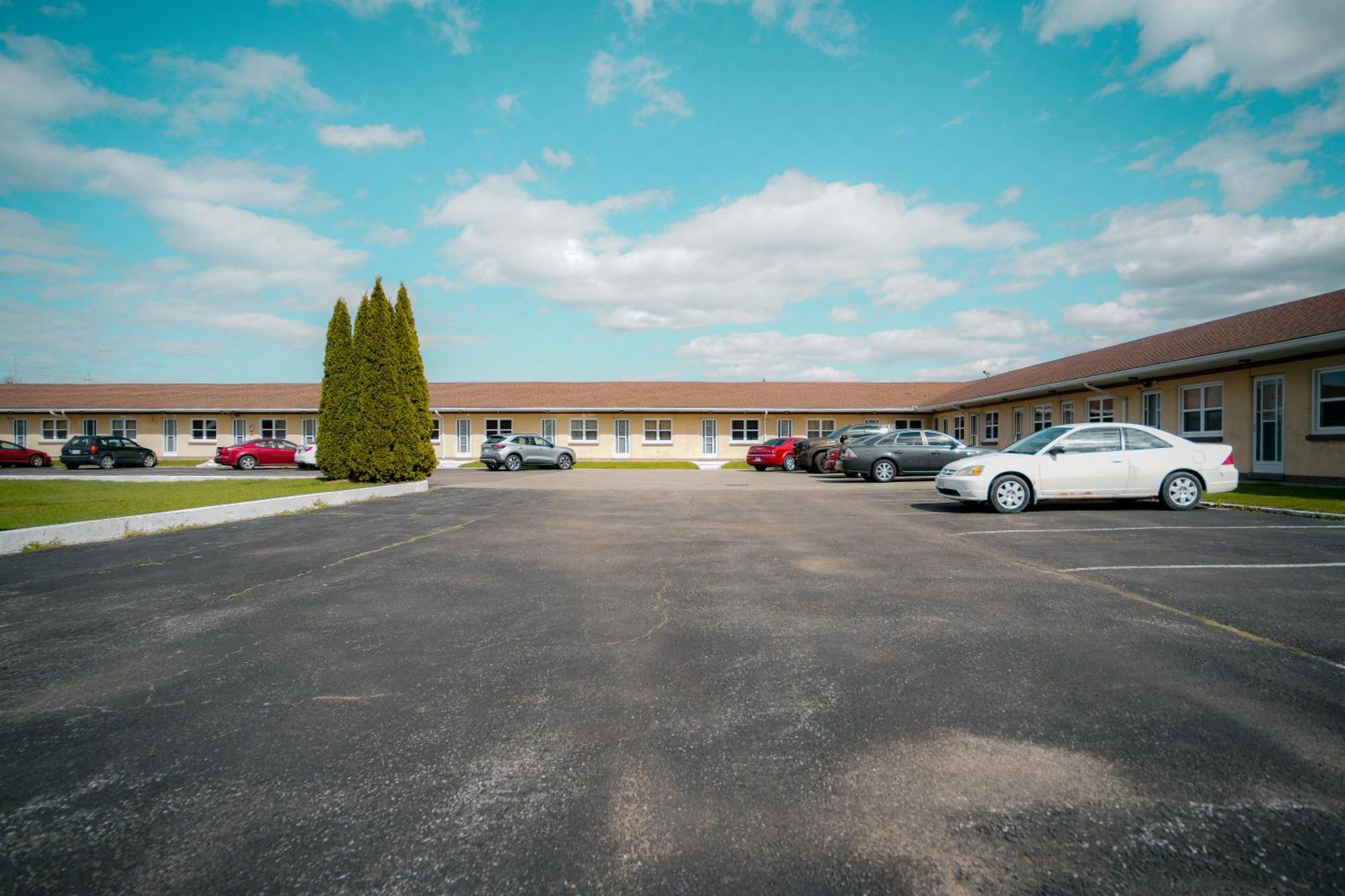 Faulds Motel Sarnia Exteriör bild