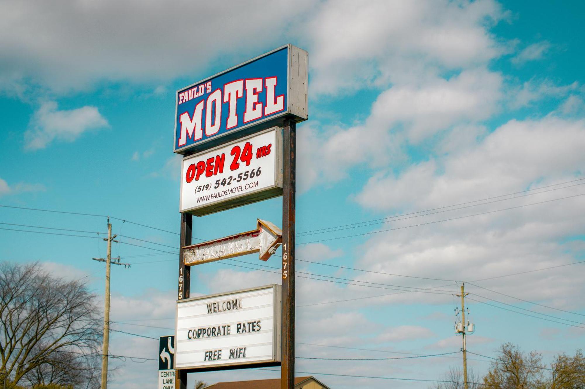 Faulds Motel Sarnia Exteriör bild